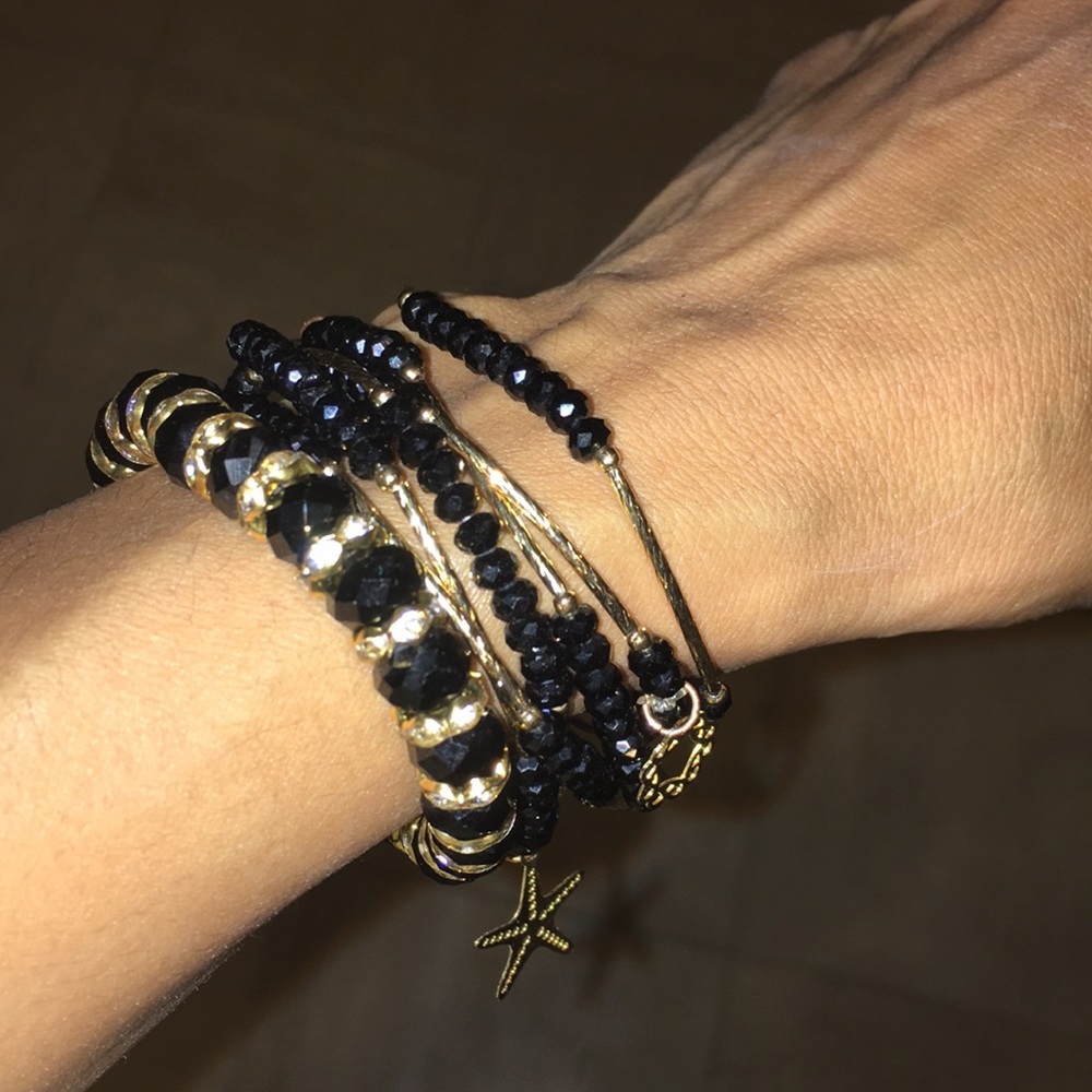 Set of 7 charm bracelets